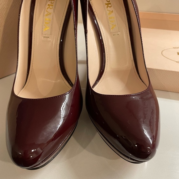 *mint* condition PRADA heels - Picture 8 of 12